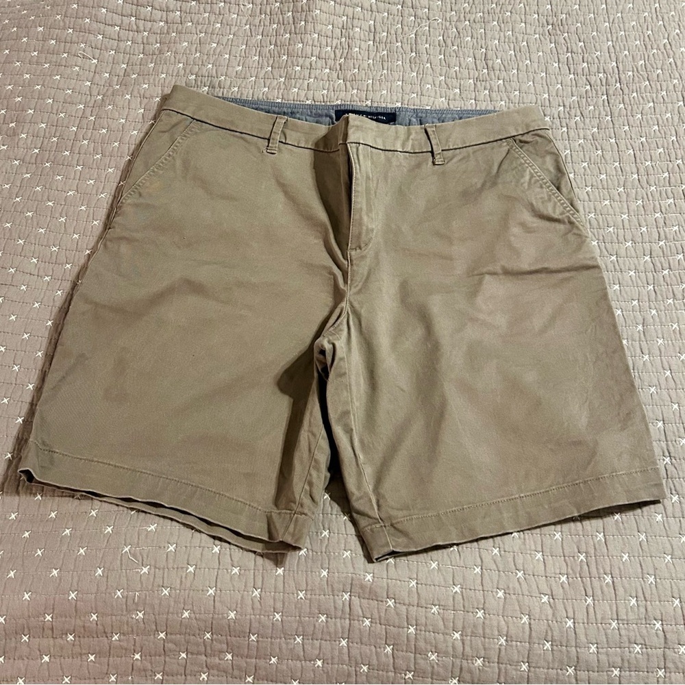 Tommy Hilfiger Women’s Khaki Gray Flat Front Shorts - Picture 1 of 6